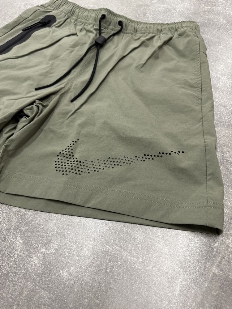 Шорти Nike Tech Woven
