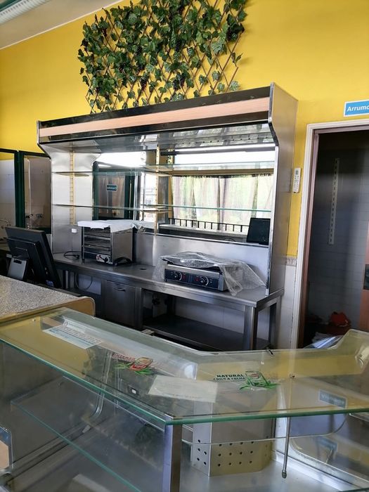 Arrenda Loja / Café no Mercado de Vila Viçosa