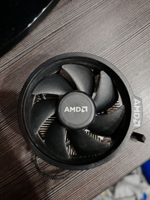 AMD Ryzen 5 3600 z oryginalnym chłodzeniem