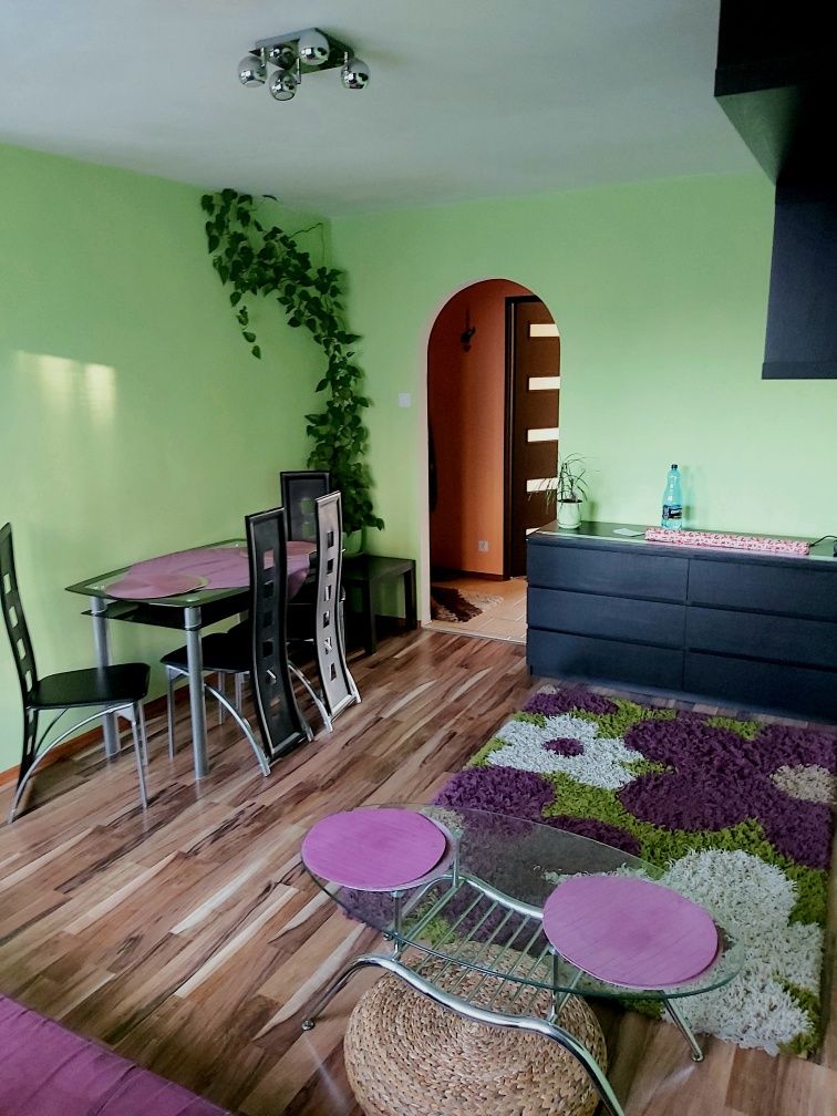2pokoje, pierwsze piętro,balkon