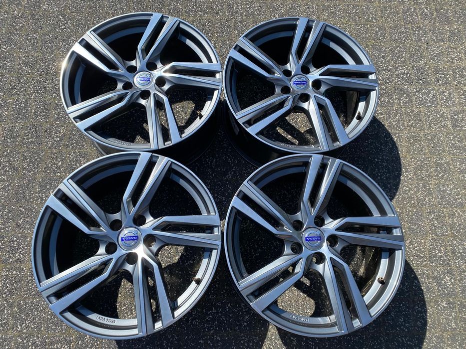 18" Volvo R-design  5x108  8j et42  V90 s90  V70 Xc60  Xc40