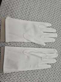 Białe rękawiczki do komunii