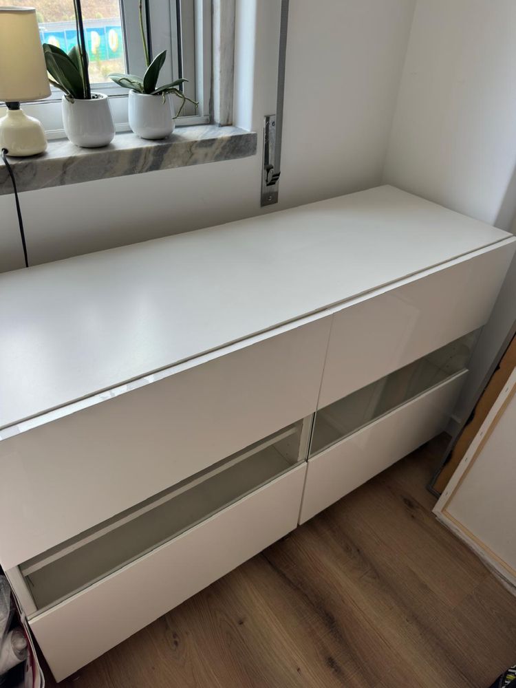 Aparador IKEA besta