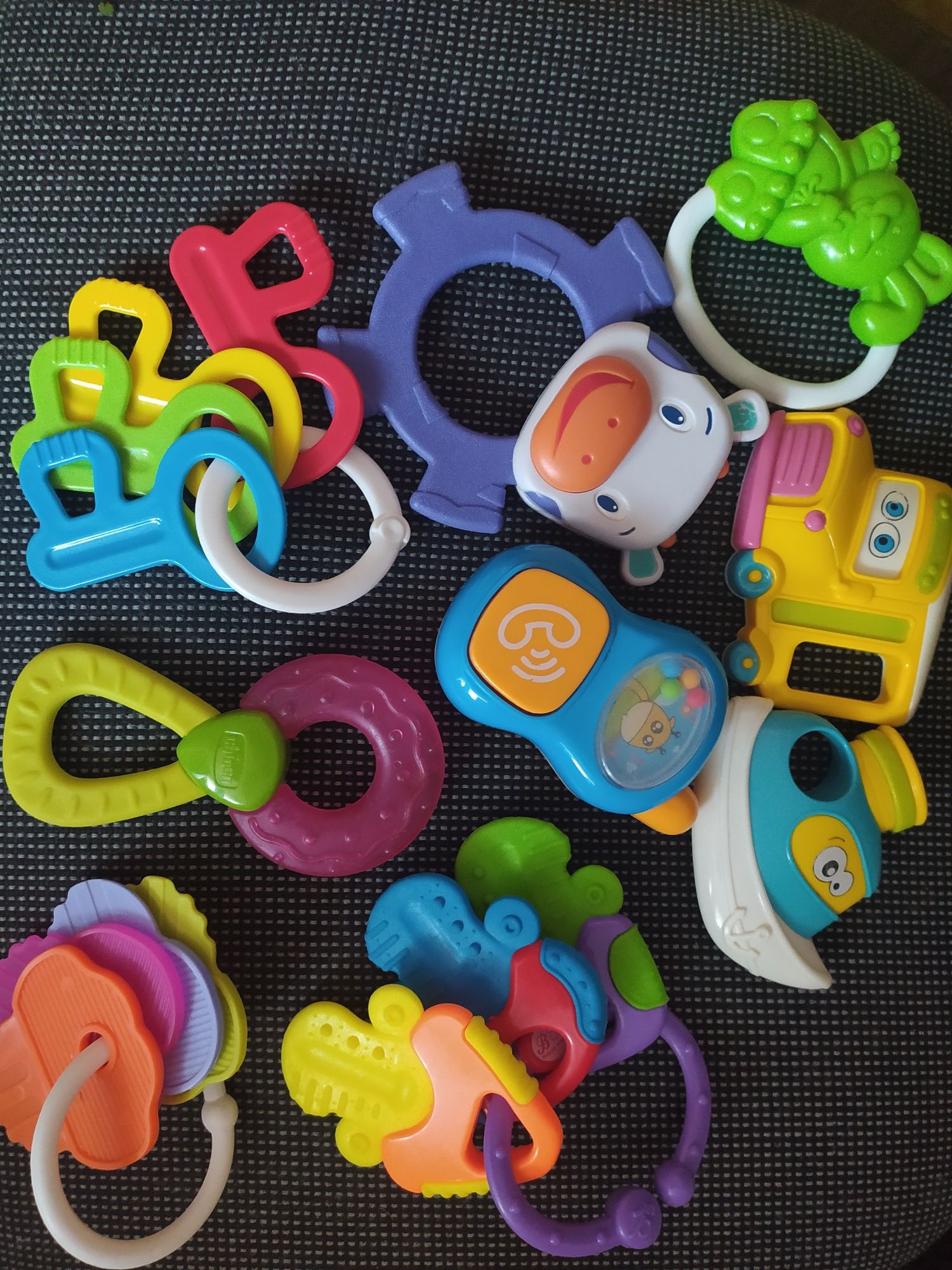 Дитячі іграшки для найменших.