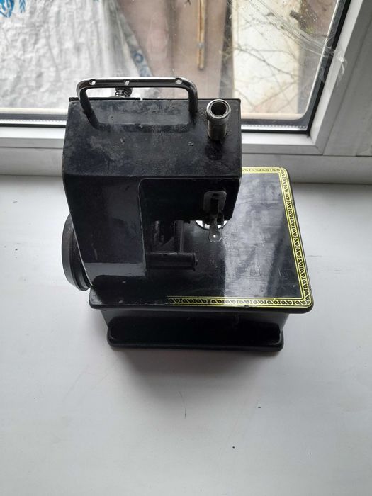 Продам оверлок модель FN2-7