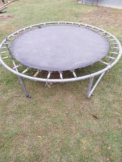 trampolina ogrodowa