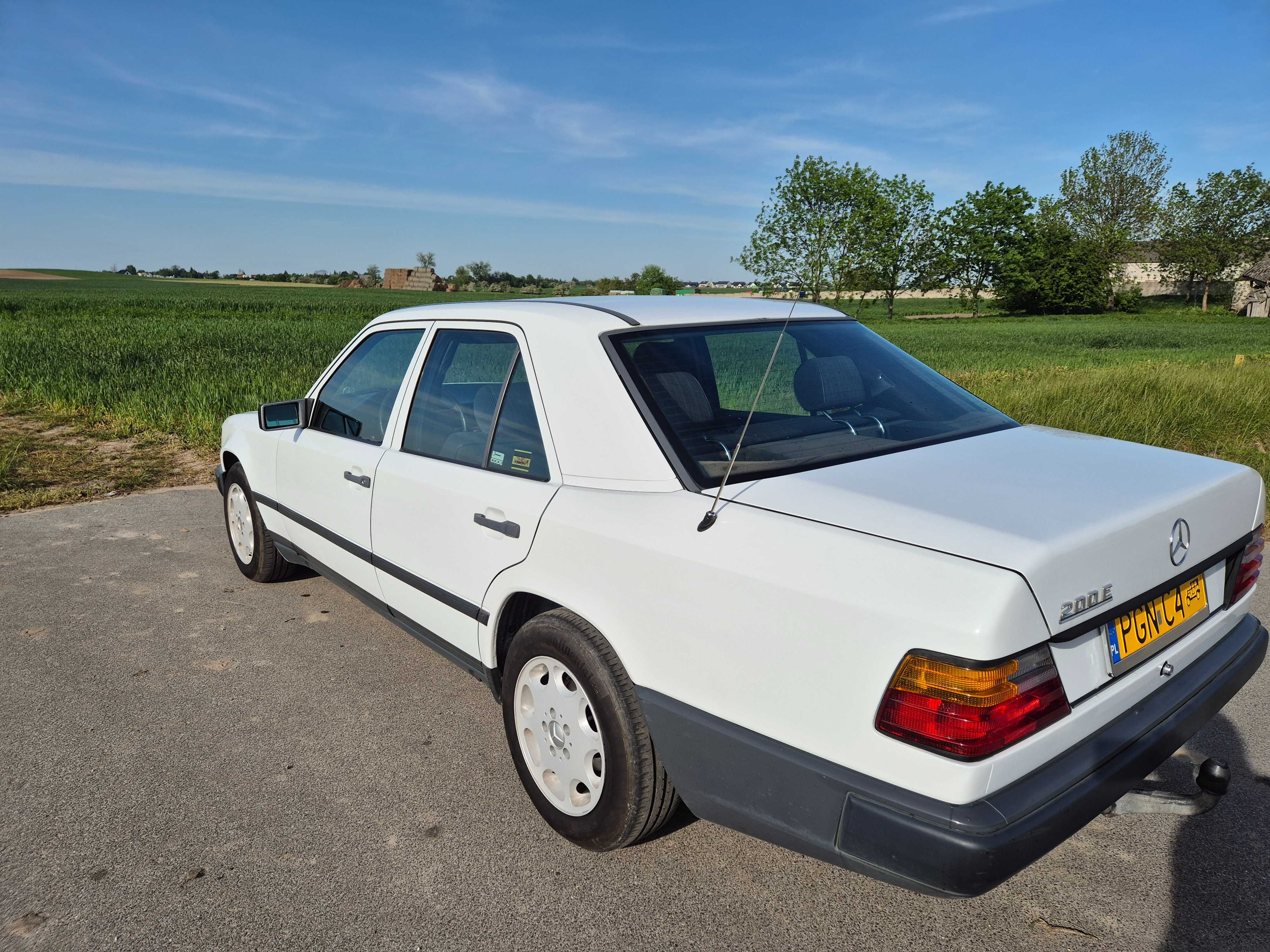 IMercedes Benz W124 z 1989roku. Oryginalny stan oraz przebieg