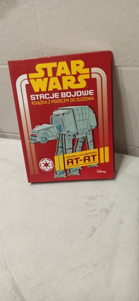 Książka Star Wars Stacje Bojowe model do złożenia  Disney