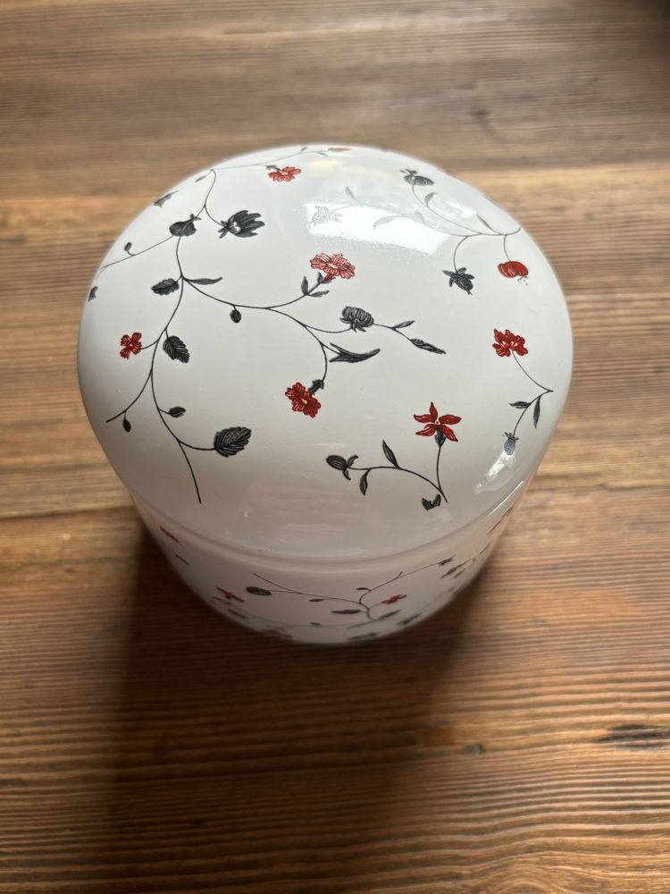 Pojemnik ceramiczny z pokrywką Ikea Boasjö