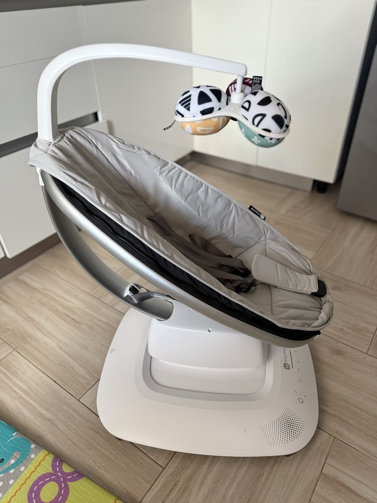 Крісло-гойдалка 4Moms MamaRoo 5.0 Gray Classic