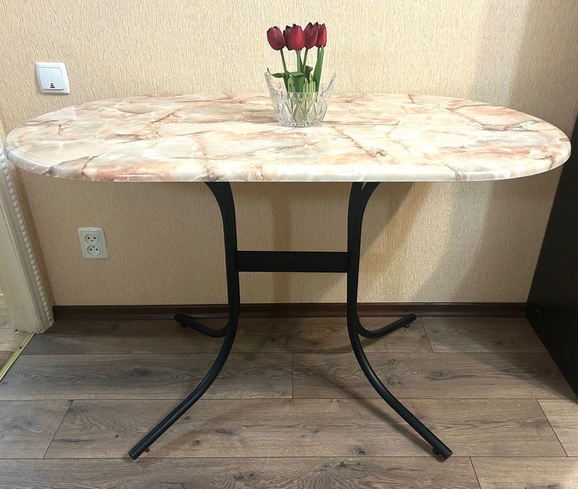 Стильний , дуже якісний кухонний стіл