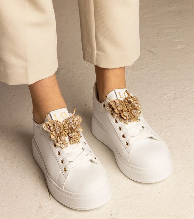 Białe sneakersy zdobione motylkiem z cyrkoniami Kariba
