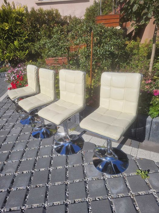 Obrotowe, regulowane krzesła barowe. lub kuchni.