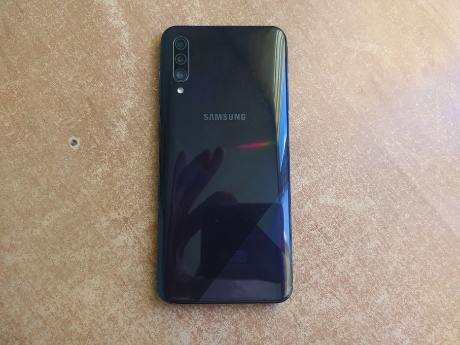Продается телефон Самсунг А30 s полная комплектация.