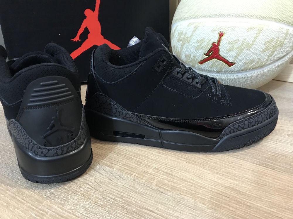 Jordan 3 Retro Black Cat в наявності 41-45
