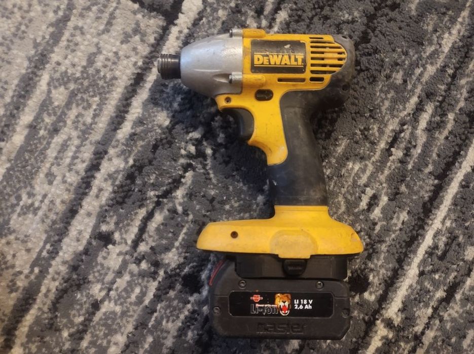 Adapter DeWalt stary Ni-Cd na baterie Bosch Pro, Wurth Master Li-Cv