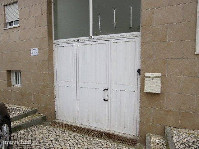 Garagem C/ 234 M2 - Bairro Afonso Costa - Setubal