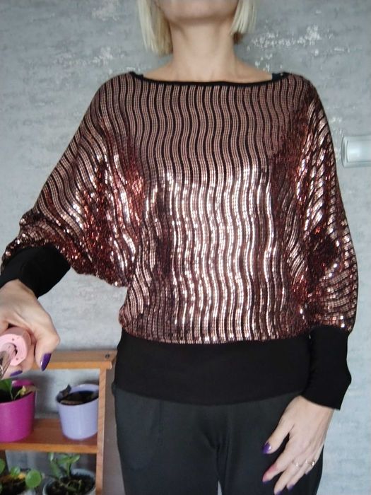 Piękna bluzka z cekinami nietoperz M