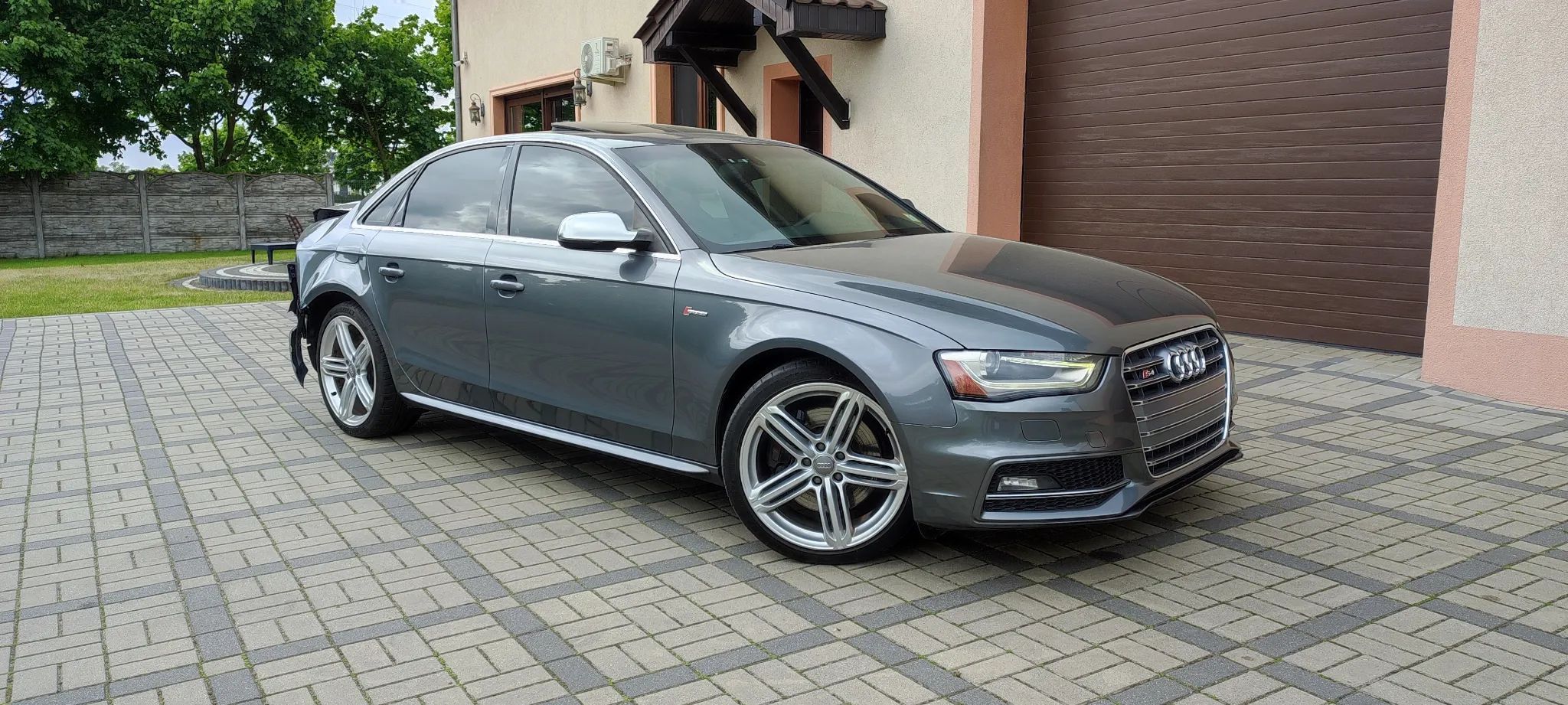 Audi S4 AUDI S4 B8 SEDAN 3.0 TFSI Quattro Uszkodzona