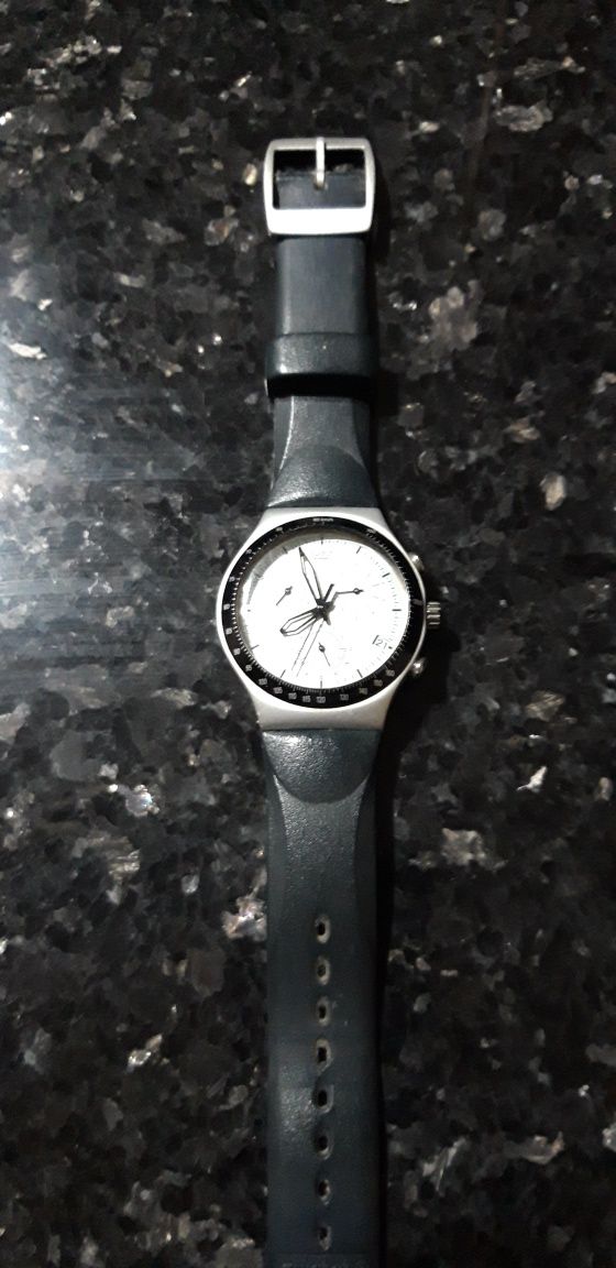 Relógio Swatch cronógrafo interior azul claro