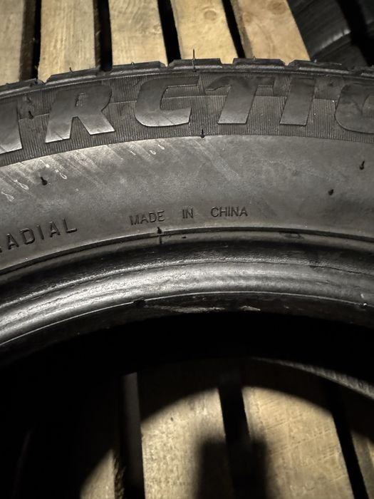 Шини зимні Б/У 205/60R16 Maxxis ArcticTrekker