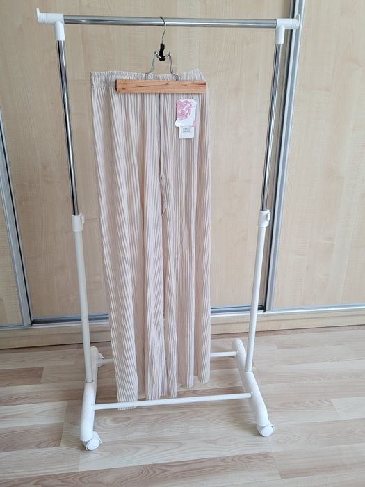 Szerokie spodnie na gumce beżowe w prążki plisy Spodnie plus size 2XL/