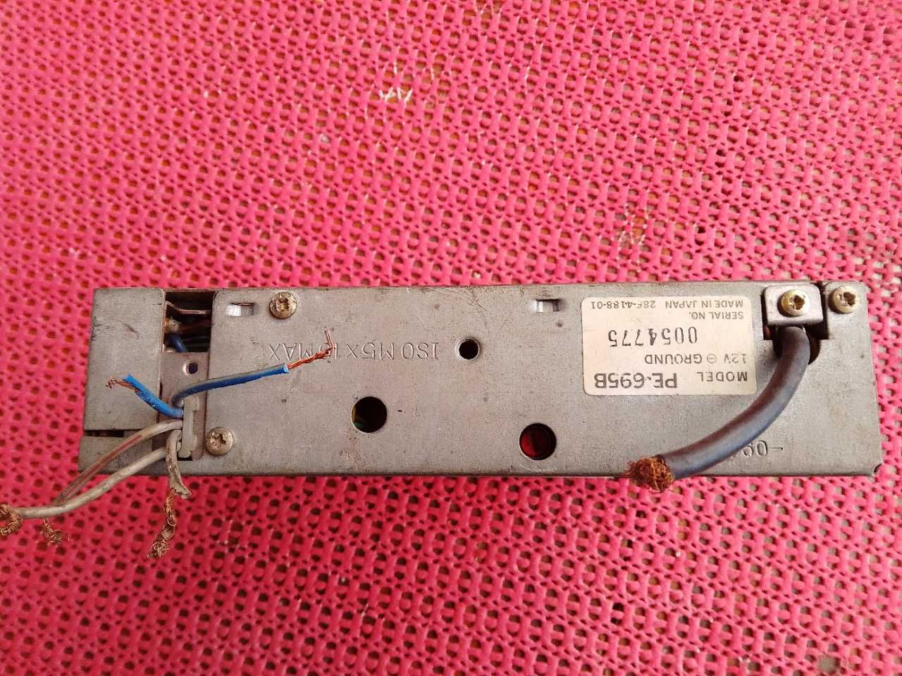 Stare zabytkowe radio samochodowe radioodtwarzacz Clarion PE-695B