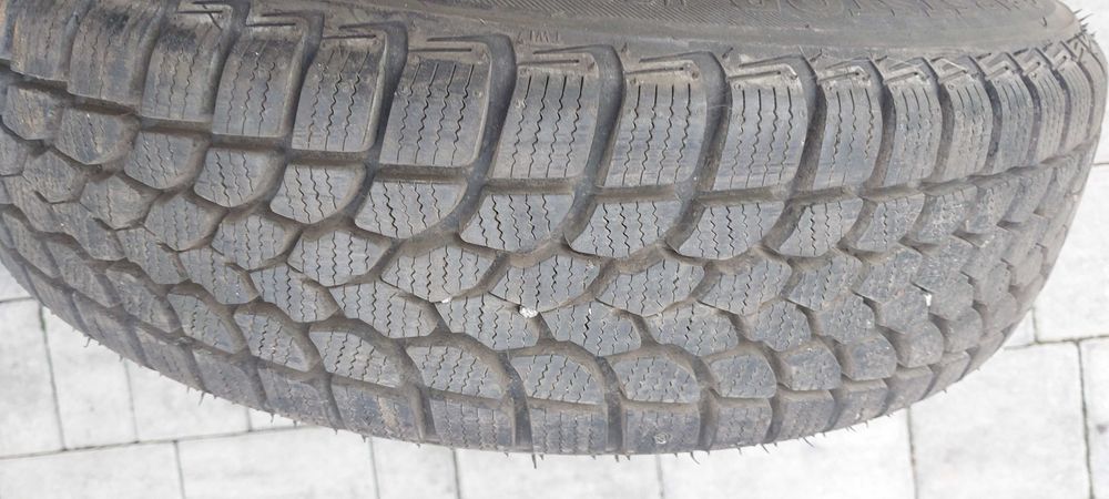 Opony zimowe 145/70R13 szt 2