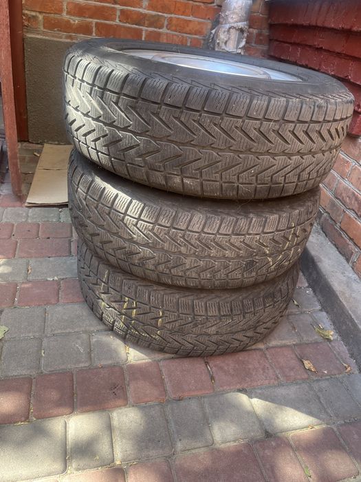 Продам резину 215/65/15 зимова з дисками Vito 639