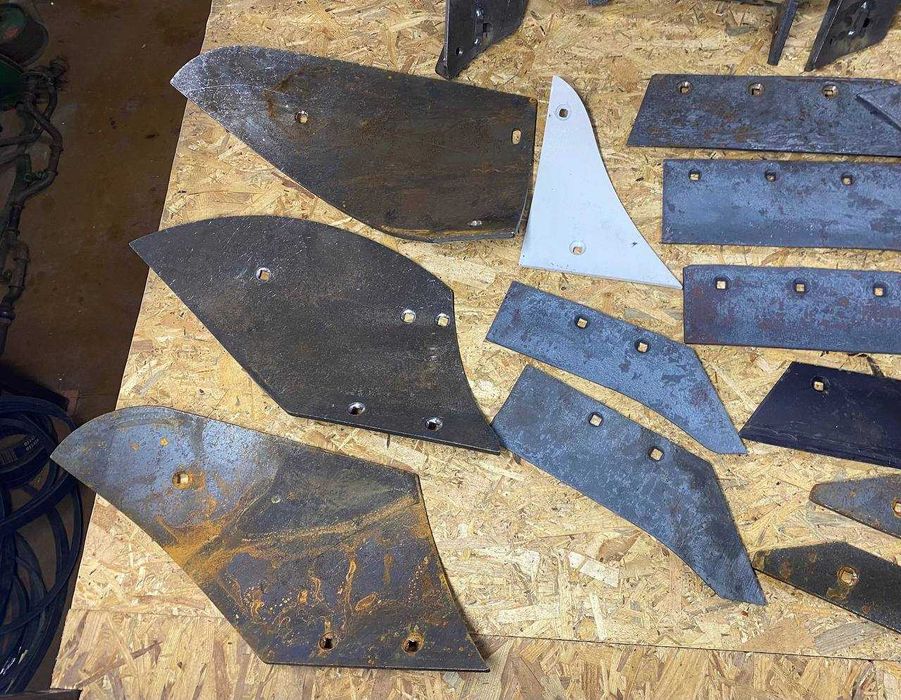 леміш,лемех,відвал,отвал плуга Bomet 2-3 корпуси 25,30 грудинка