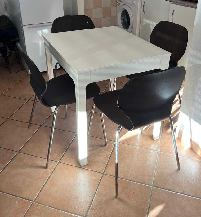 Mesa de Jantar Extensível IKEA + 4 Cadeiras SEFAST