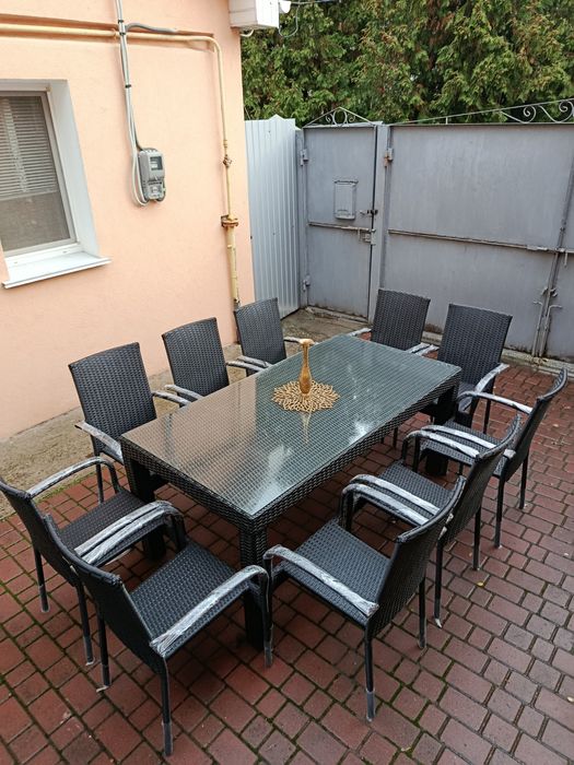 Садовий комплект на 8 персон з штучного ротангу.