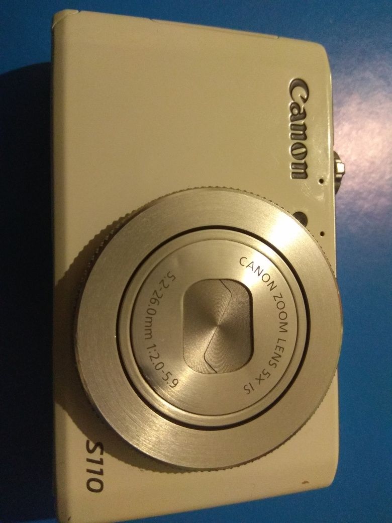 Компактний фотоапарат Canon S110.