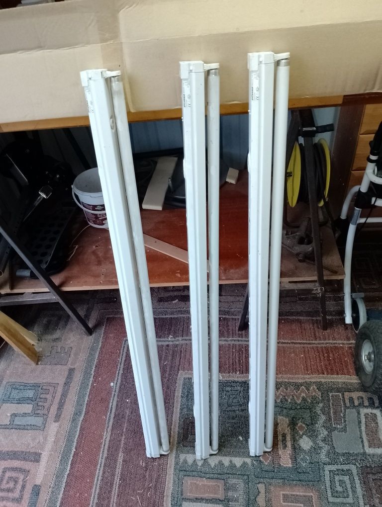Lampy wiszące sprawne.