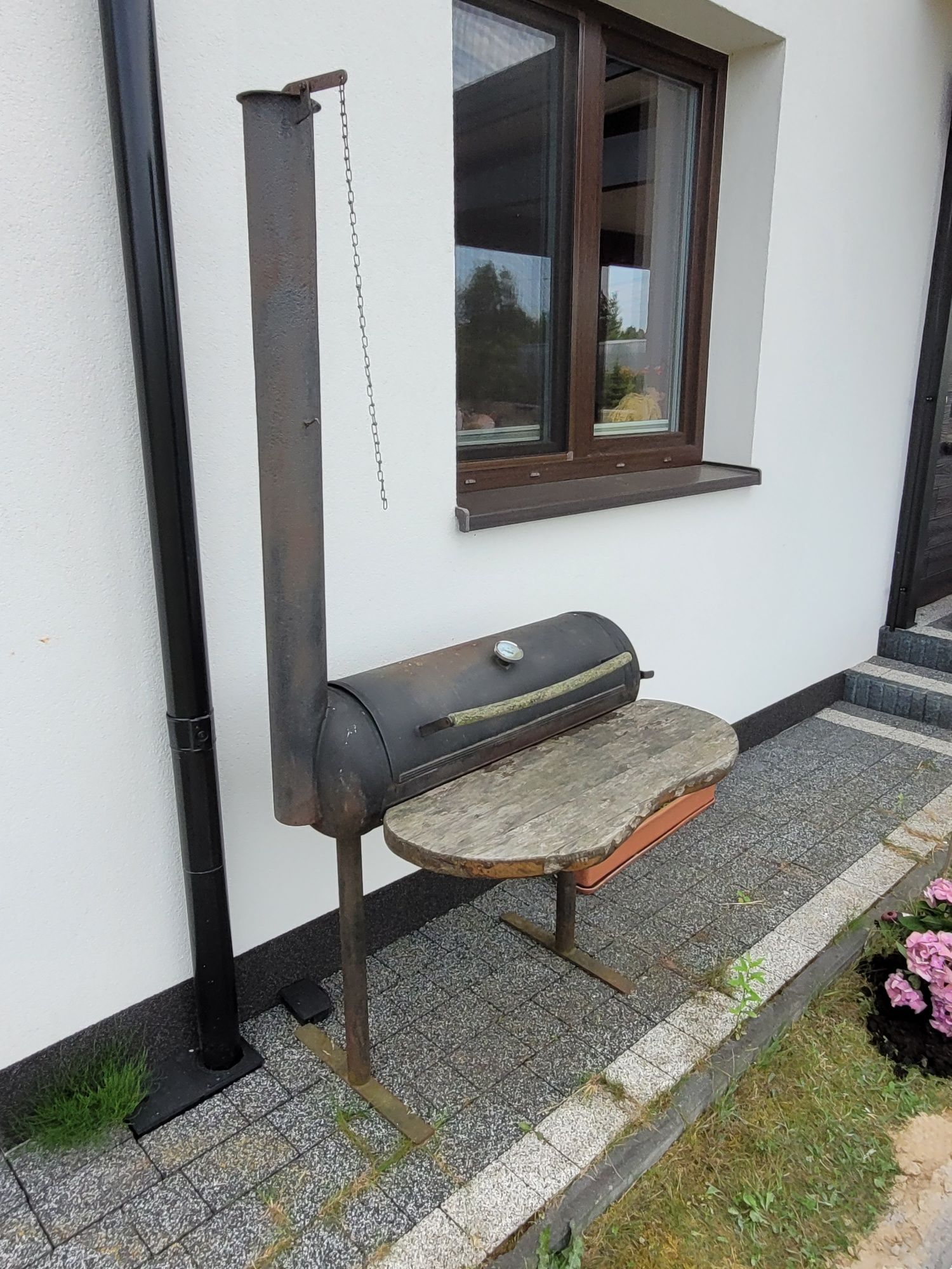 Grill ogrodowy - solidny
