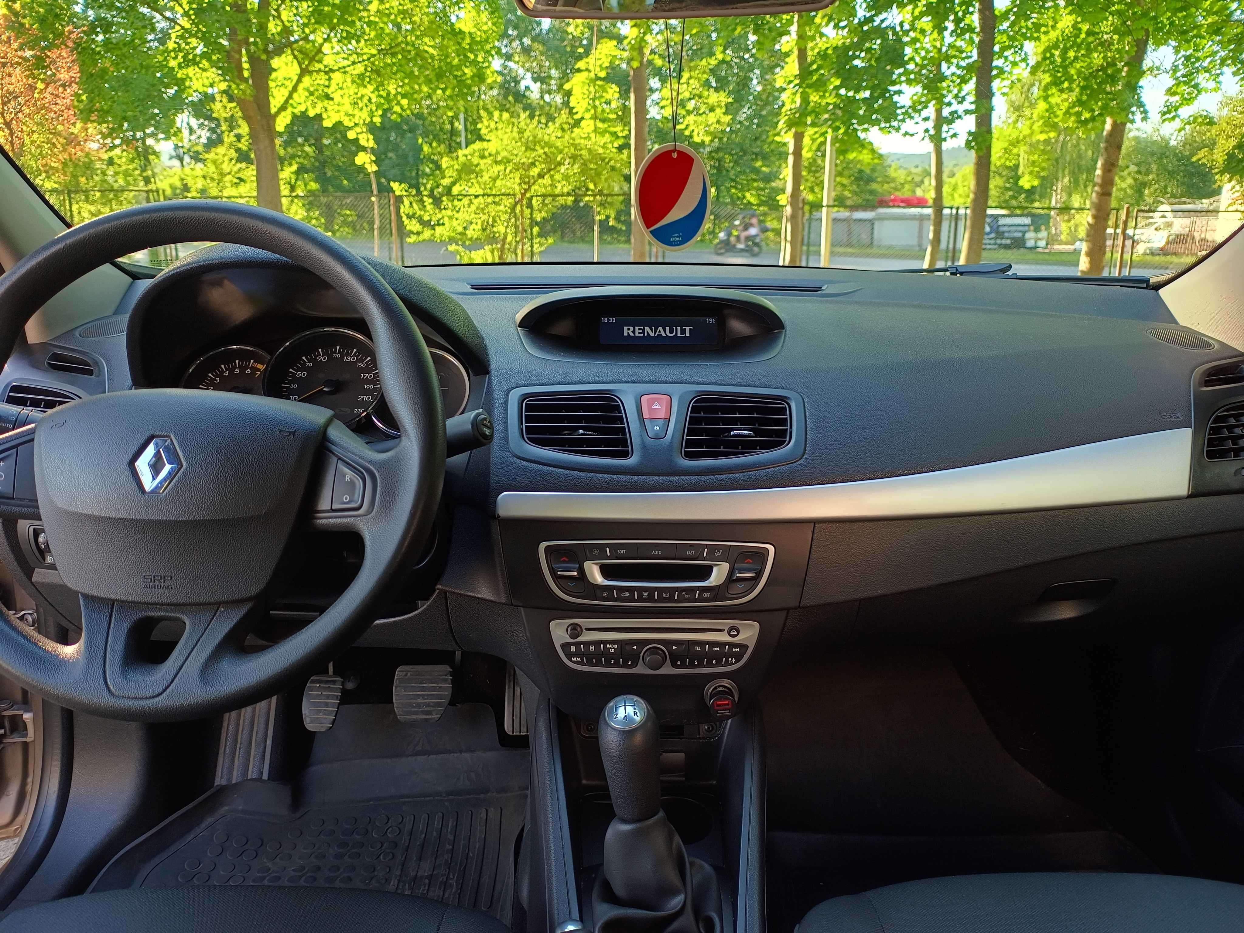 Renault Fluence 1.6 Benzyna + LPG 2010 r. 180 000 km Wersja Expression