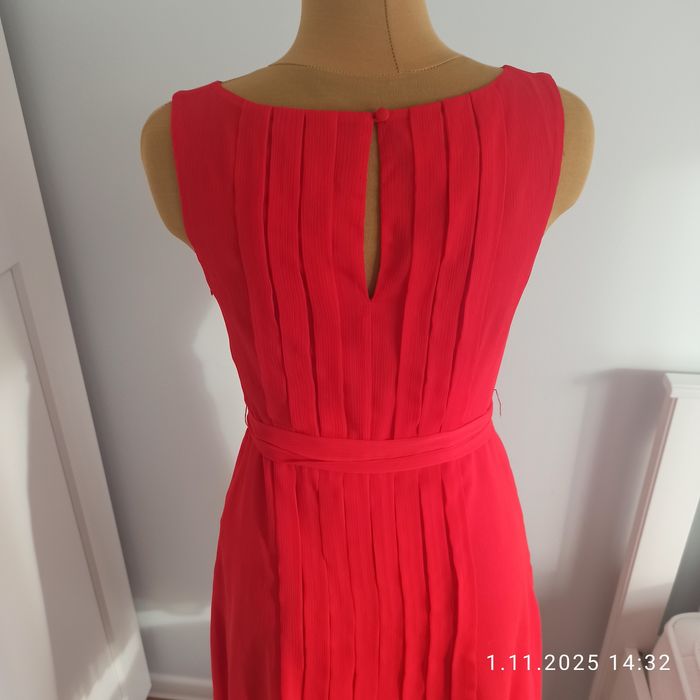 Czerwona marszczona sukienka wiązana w pasie S