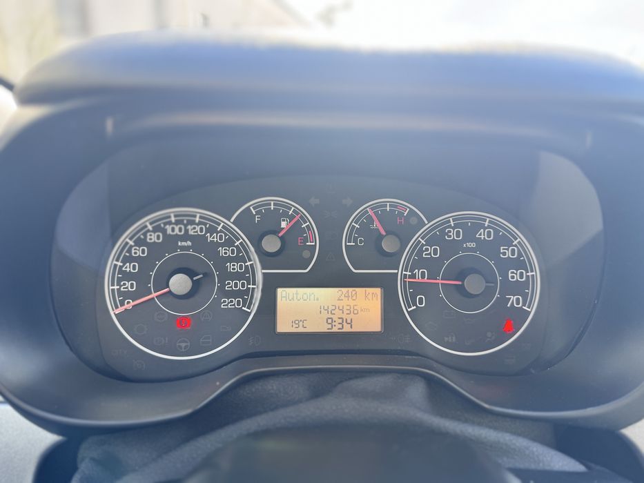 FIAT GRAND PUNTO 1.2 2010 NACIONAL 18 meses garantia