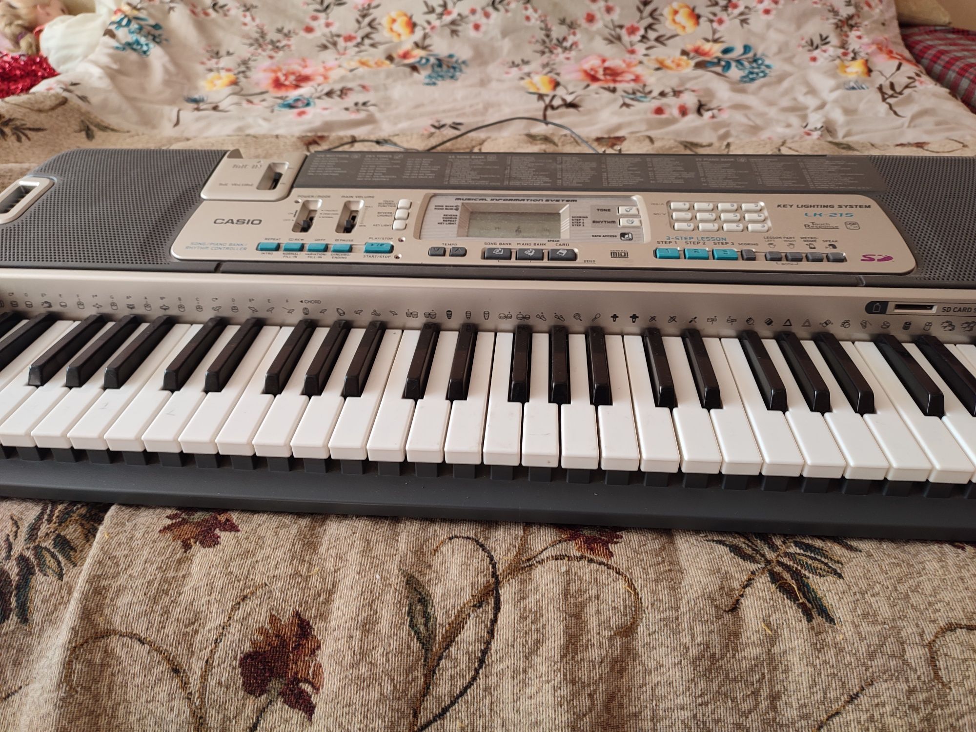 Синтезатор Casio lk-215