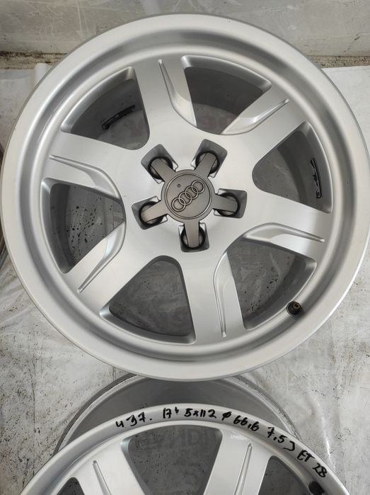 437 Felgi aluminiowe ORYGINAŁ AUDI R 17 5x112 otwór 66,6 ET 28 B Ładne