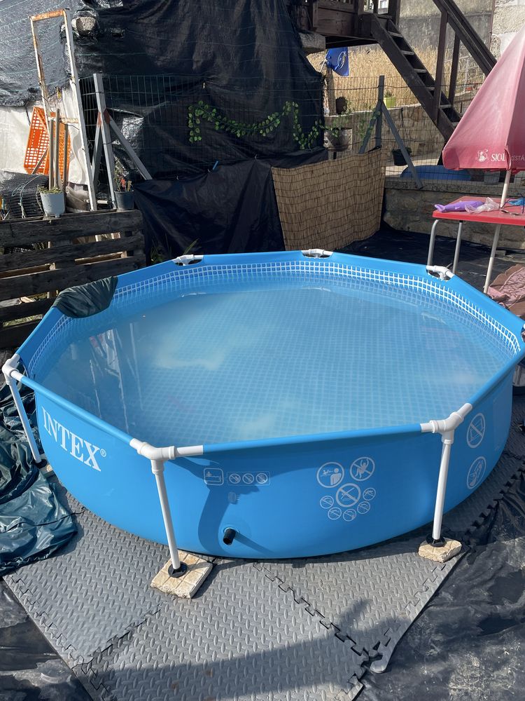 Vendo piscina como podem ver nas fotos