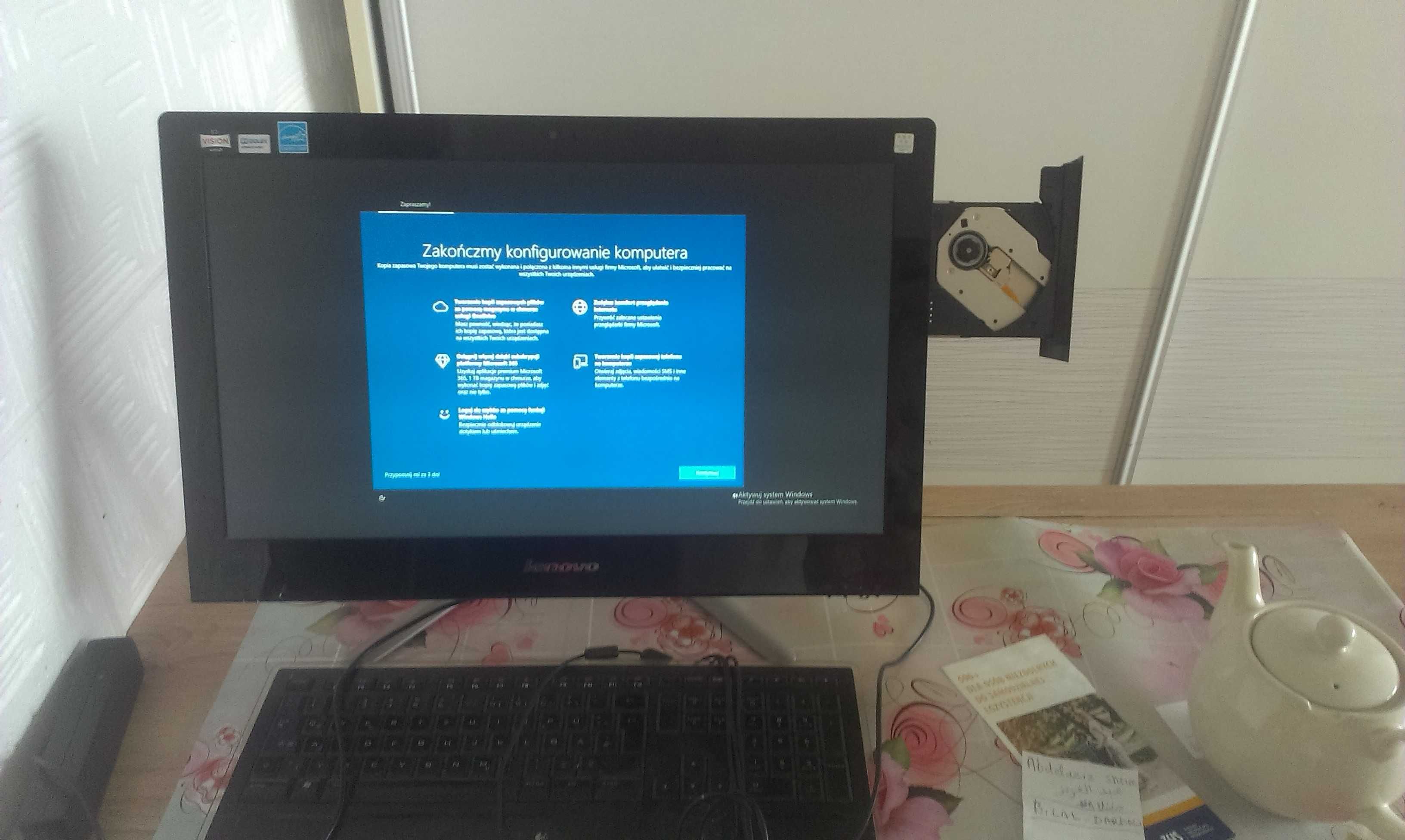 sprzedam telewizor z komputerem w 1, lenovo amd-e2-2rdzen 8gb ram ddr3