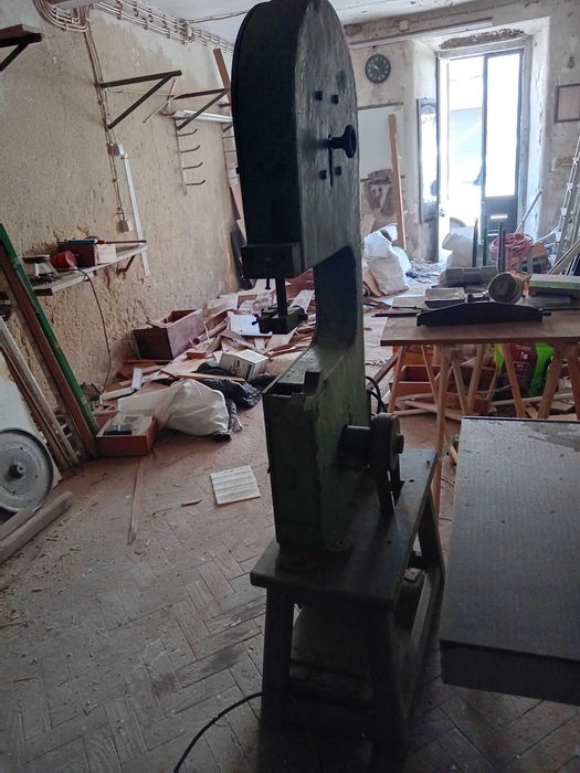 Vendo maquinas carpintaria são 8 maquinas 1 compressor 2 esmeril