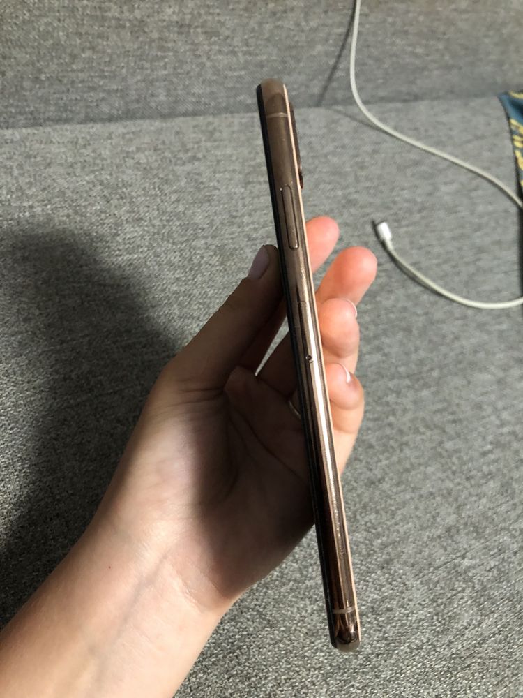 Iphone Xs max (256) и Iphone X (64)
