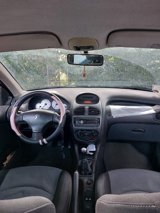 Peugeot 206 1.1 .