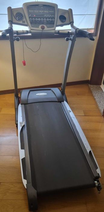 Vendo Passadeira Elétrica BH com pouco uso.