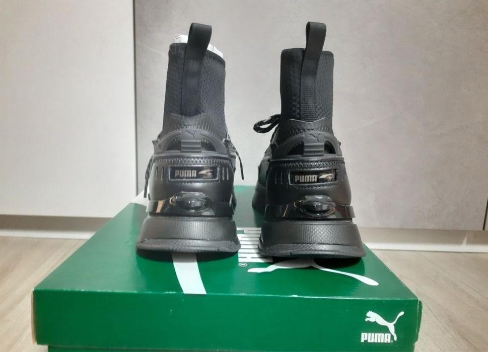 Кросівки жіночі водовідштовхуючі