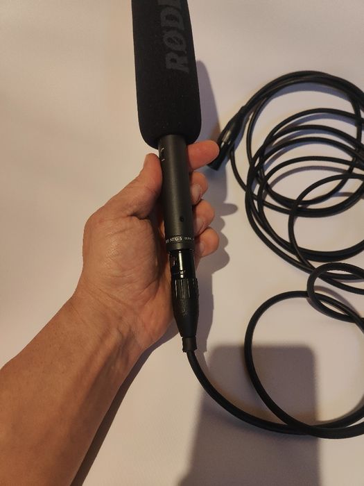 Rode NTG-1 profesjonalny mikrofon pojemnościowy typu shotgun.