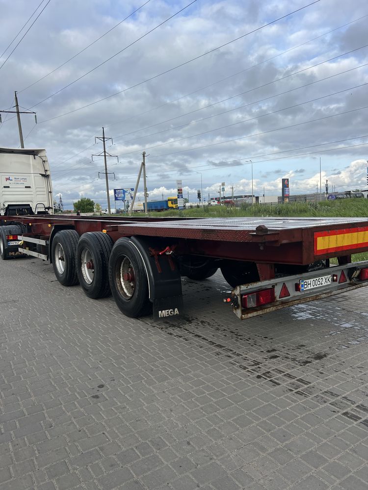 Напівпричіп ,контейноровоз