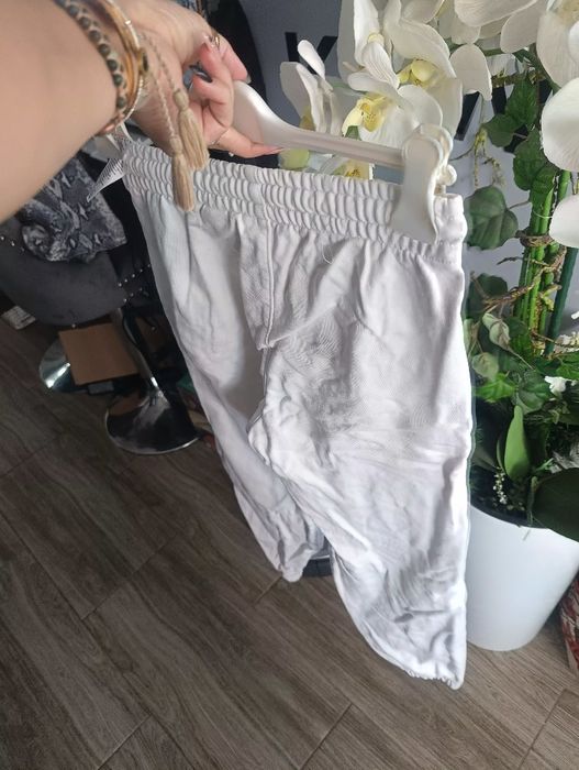 Levis białe spodnie dresowe dla chłopca